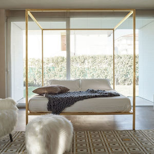 canopy bed