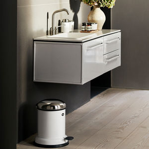 bathroom trash can 1