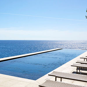 overflow swimming pool
