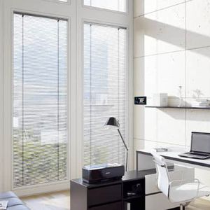 Venetian blinds / aluminum / chain-operated / electric