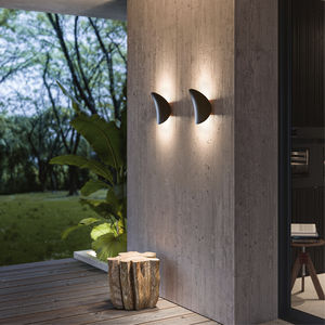 contemporary wall light