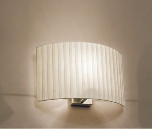 contemporary wall light