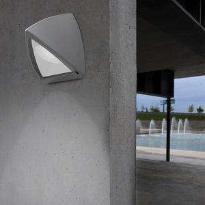 contemporary wall light