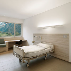 contemporary wall light