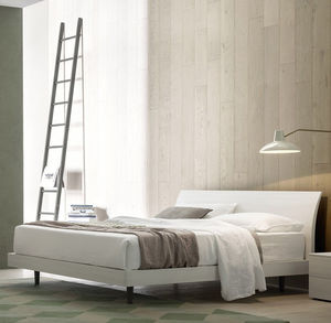 double bed / contemporary / with headboard / lacquered wood
