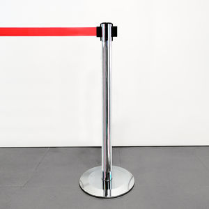 guidance barrier with retractable strap 1