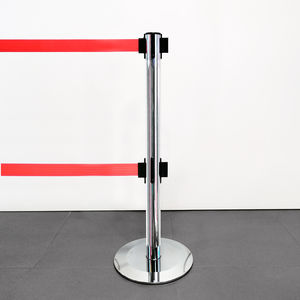 guidance barrier with retractable strap 1