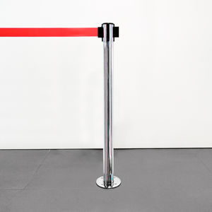guidance barrier with retractable strap 1