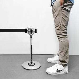 guidance barrier with retractable strap