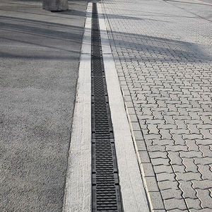 drainage channel with grating