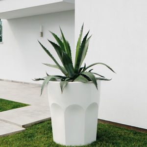 polyethylene plant pot 1