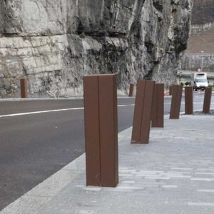 pedestrian bollard