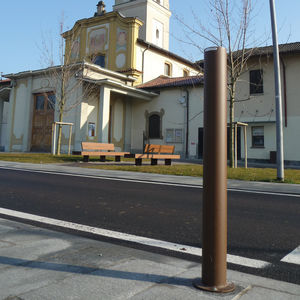 pedestrian bollard