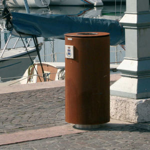 public trash can