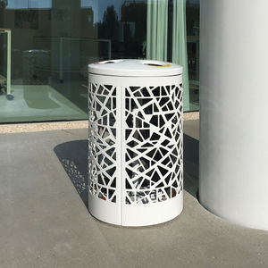 public trash can