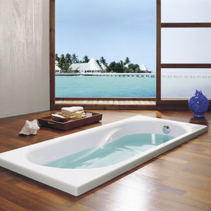 oval bathtub 1