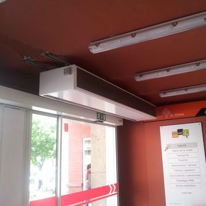 ceiling-mounted air curtain 1