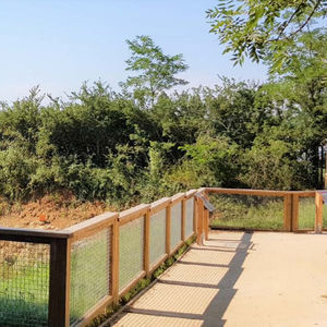 wire mesh fence