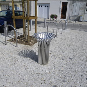 public trash can