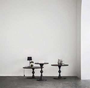 traditional pedestal table / wooden / round