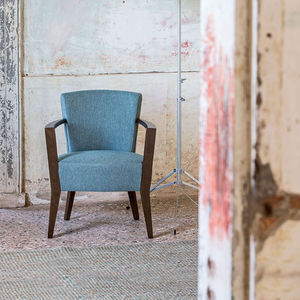 contemporary armchair / fabric / beech / standard base