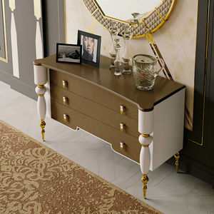 traditional chest of drawers