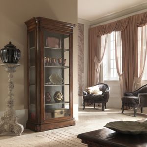traditional display case / walnut