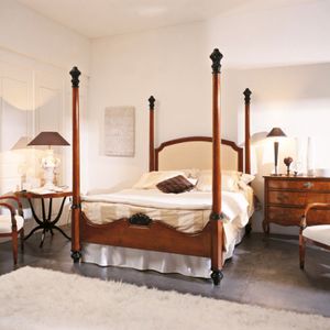 canopy bed