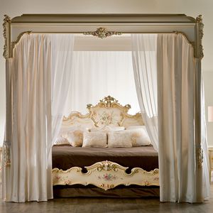 canopy bed