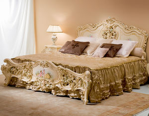 double bed / classic / wooden / for hotel rooms