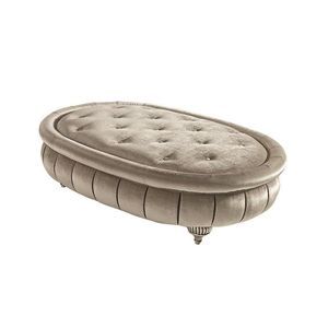 Chesterfield footrest