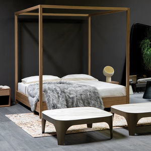 canopy bed