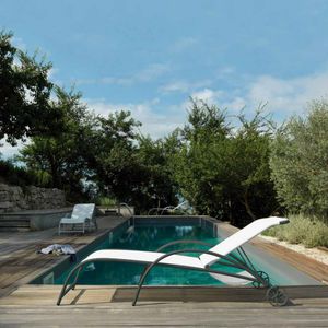 traditional sun lounger 1