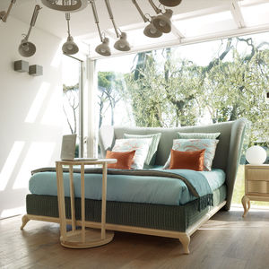 double bed / traditional / upholstered / fabric