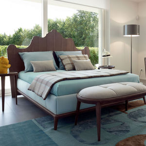 double bed / traditional / with headboard / upholstered