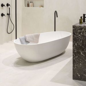 oval bathtub 1