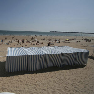 beach changing cubicle