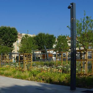 contemporary light column / cast aluminum / galvanized steel / LED