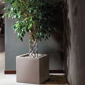 polyethylene plant pot 1