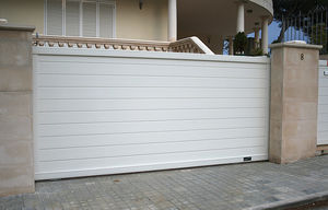 sliding gate