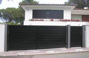 swing gate