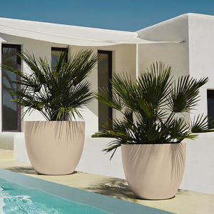 polyethylene planter 1