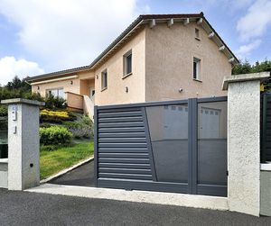 sliding gate