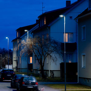 urban lamppost / contemporary / cast aluminum / glass
