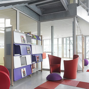 periodicals display rack / wooden / commercial
