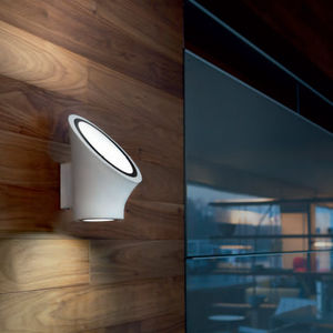 contemporary wall light