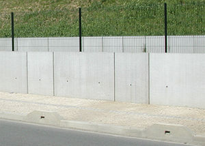 reinforced concrete retaining wall