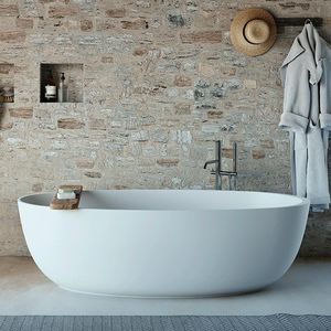 round bathtub