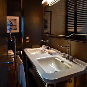 wall-mounted washbasin 1