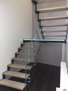 half-turn staircase / metal frame / wooden steps / glass steps
